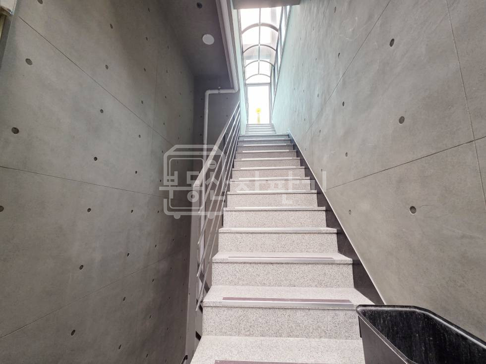 서울 강남구 역삼동 언주역 도보 1분, 코너건물 지하1층 임대 월세 매물번호 33957 사진 6
