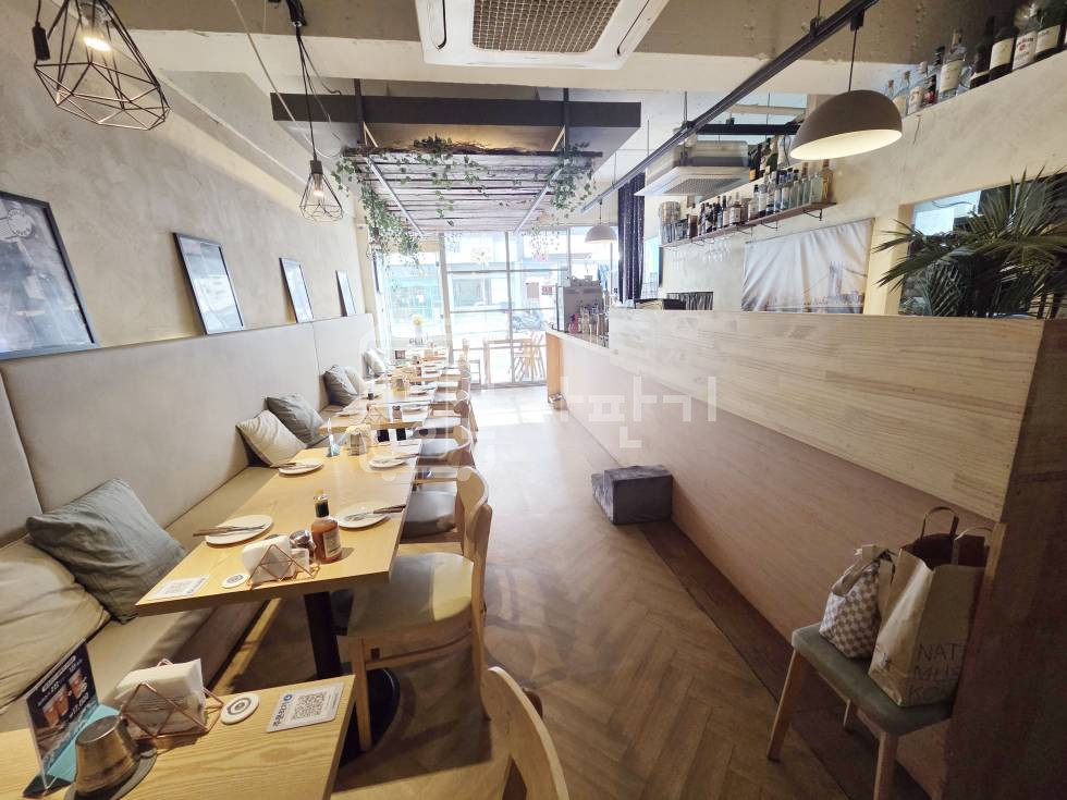 서울 강남구 논현동 논현역 도보 3분, 코너건물 1층 임대 월세 매물번호 33972 사진 3