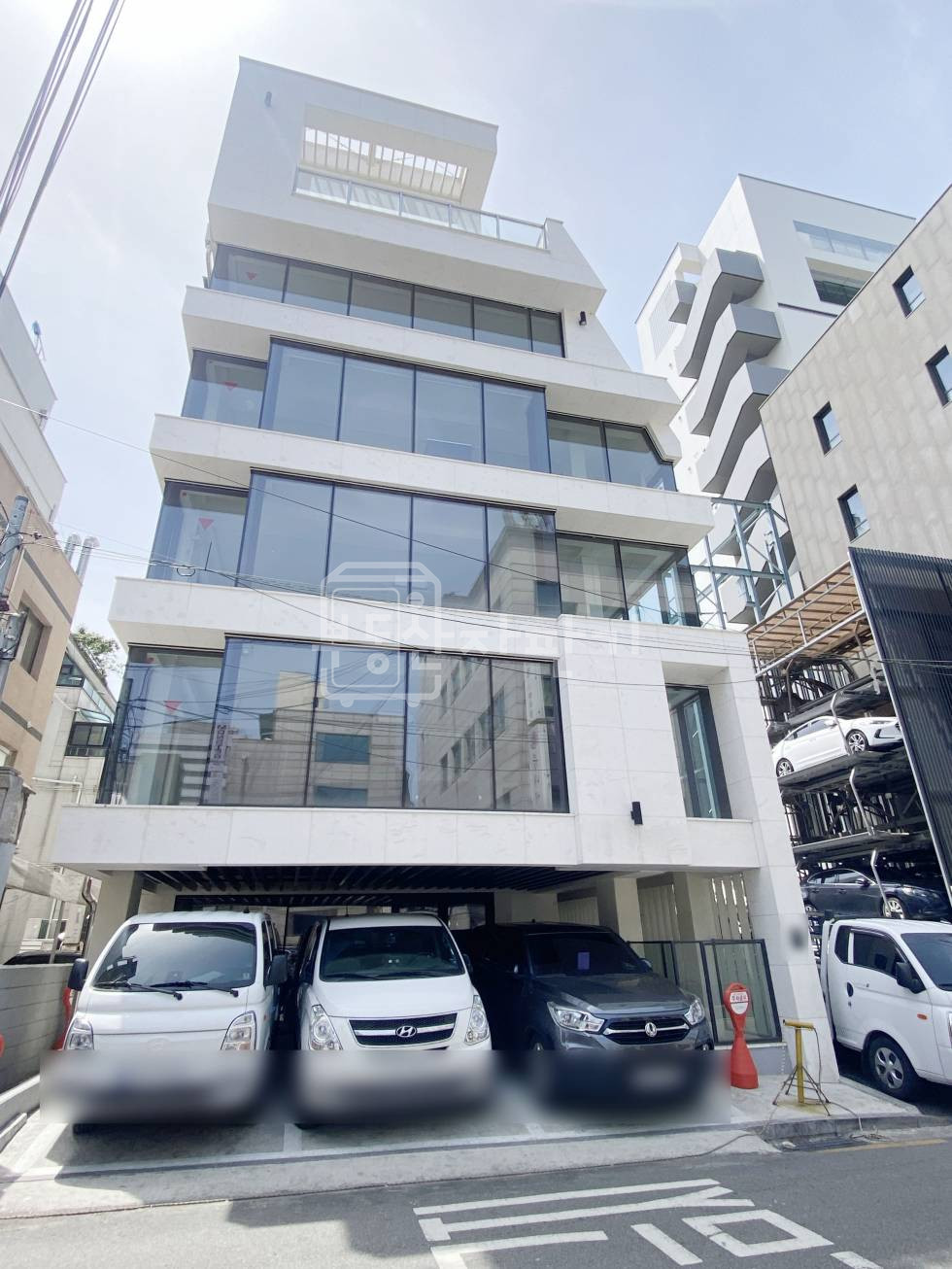 서울 서초구 반포동 무권리, 논현역 3분, 초역세권, 5층 임대 월세 매물번호 33868 사진 3