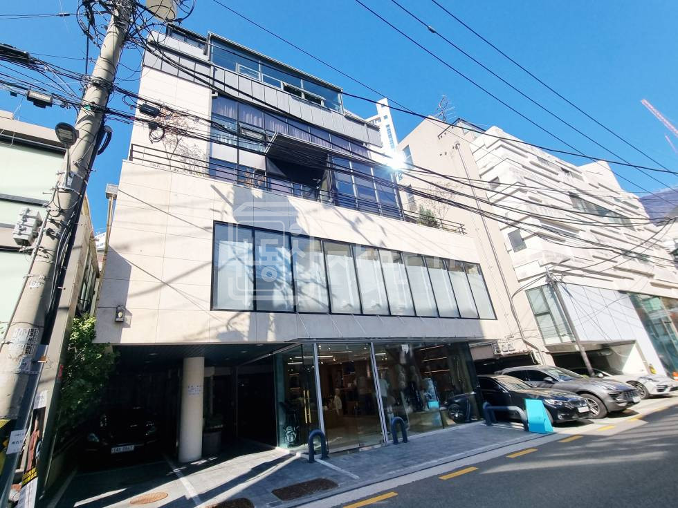 서울 강남구 청담동 청담역 8분, 역세권, 1층 임대 월세 매물번호 33765 사진 1