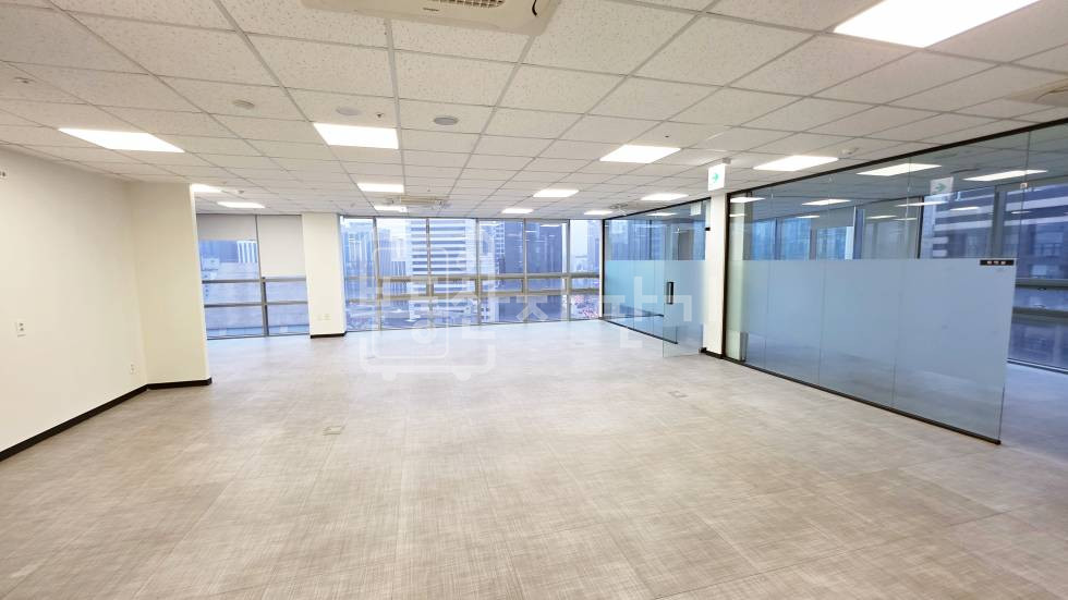 서울 강남구 역삼동 무권리, 언주로 대로변 11층 임대. 월세 매물번호 34023 사진 2