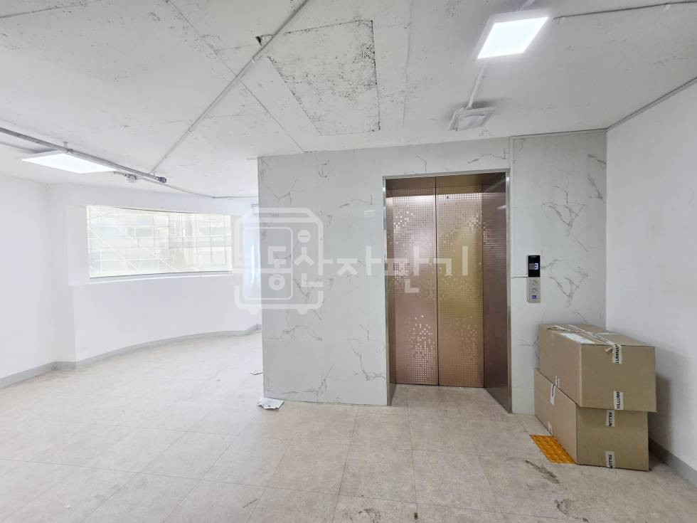 서울 강남구 신사동 압구정역 도보 7분, 역세권, 코너건물 3층 임대 월세 매물번호 34011 사진 9