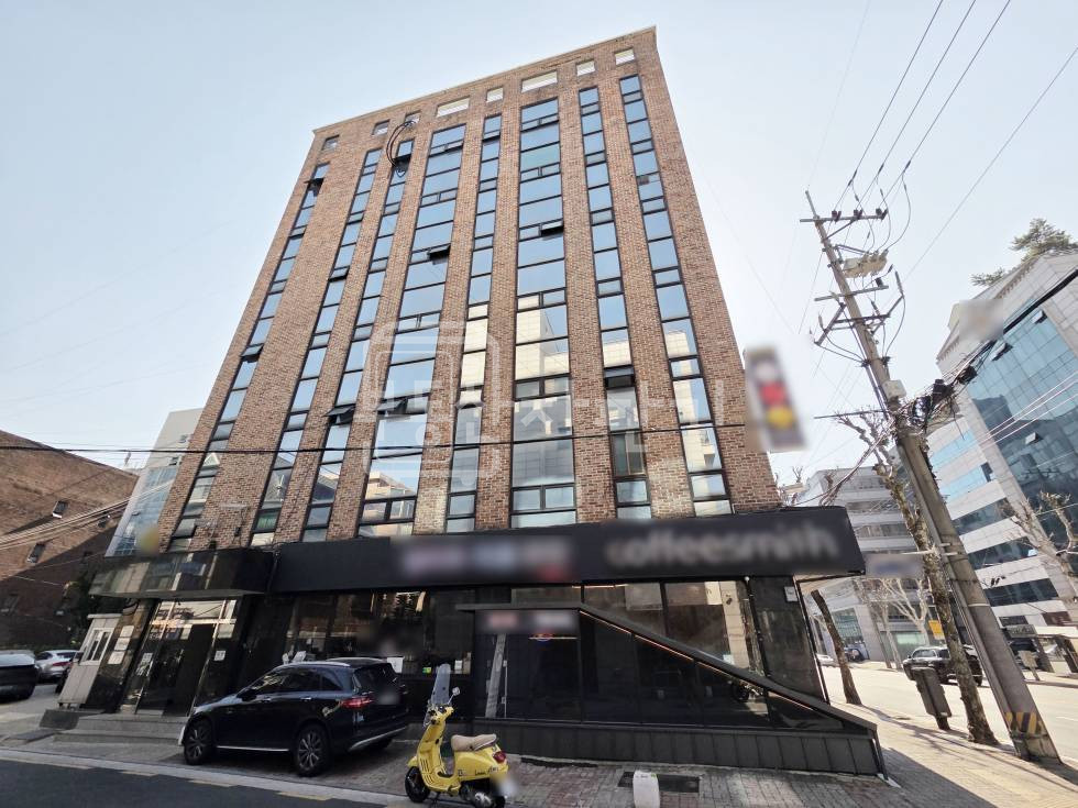 서울 강남구 역삼동 창업가거리교차로 인근, 도로변, 코너건물 1층 임대 월세 매물번호 34047 사진 1