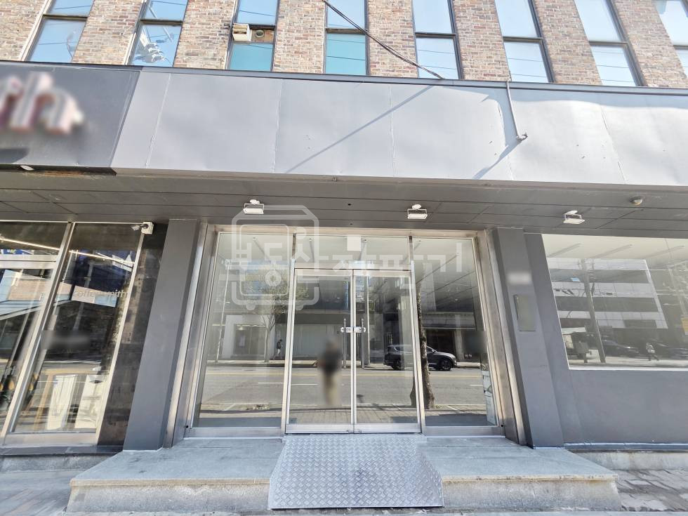 서울 강남구 역삼동 창업가거리교차로 인근, 도로변, 코너건물 1층 임대 월세 매물번호 34047 사진 3