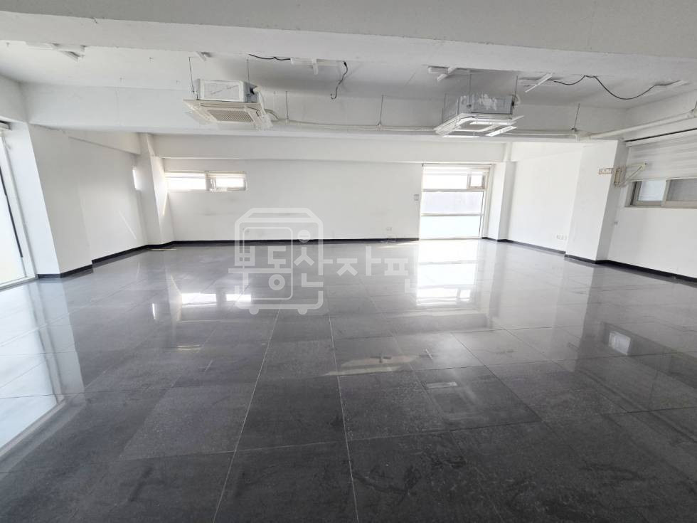 서울 강남구 논현동 강남구청역 도보 4분, 역세권, 도로변 4층 임대 월세 매물번호 34033 사진 2