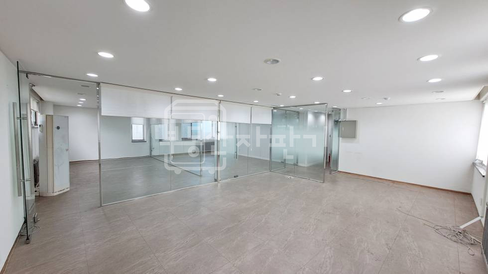 서울 강남구 논현동 무권리, 7호선 학동역 1분, 초역세권, 4층 임대 월세 매물번호 34095 사진 4
