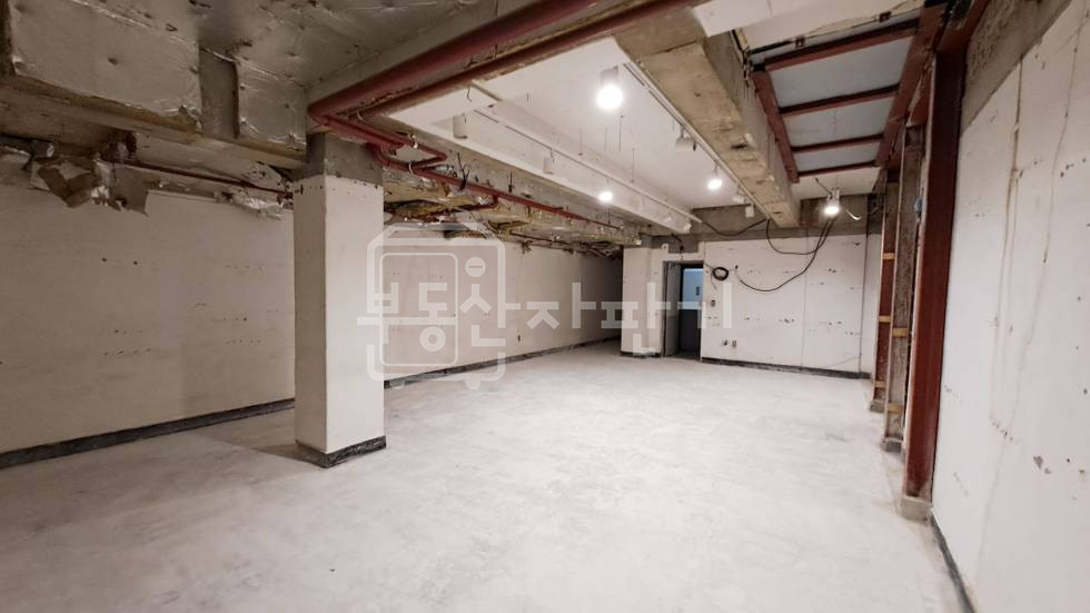 서울 강남구 논현동 무권리, 7호선 학동역 1분, 초역세권, 지하1층 임대 월세 매물번호 34084 사진 4