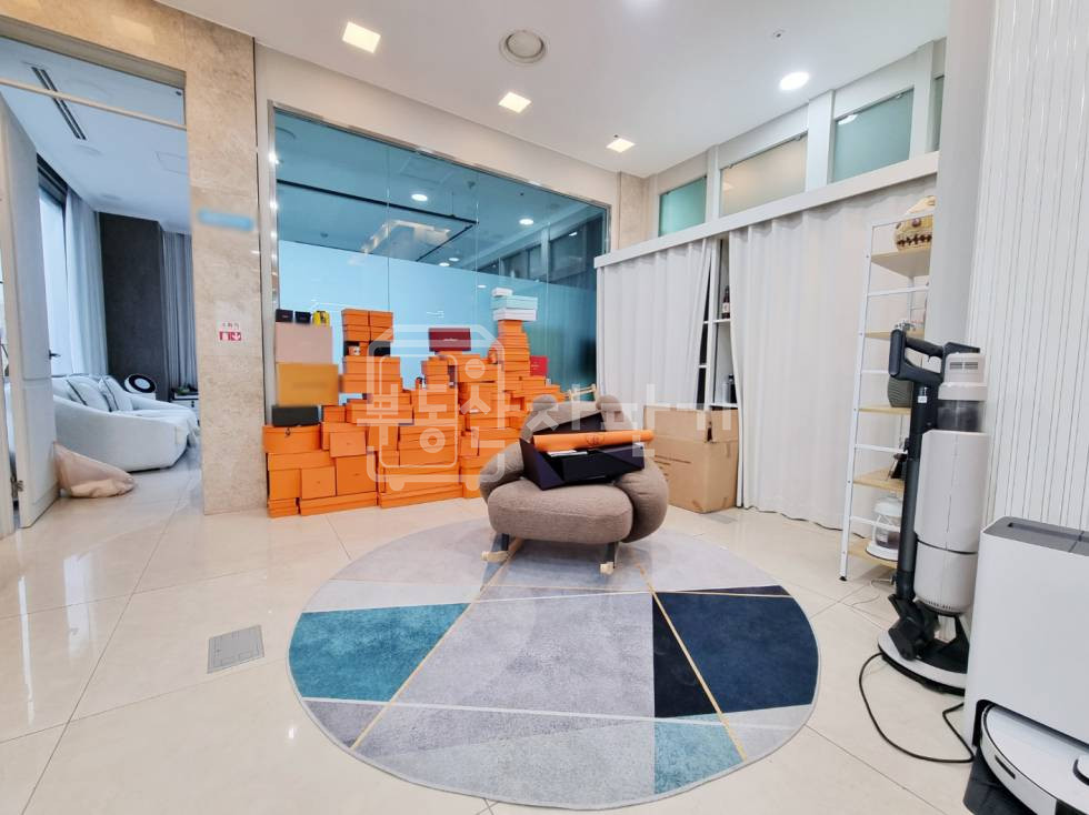 서울 강남구 청담동 무권리, 압구정로데오역 도보 9분, 역세권, 8층 임대 월세 매물번호 34120 사진 8