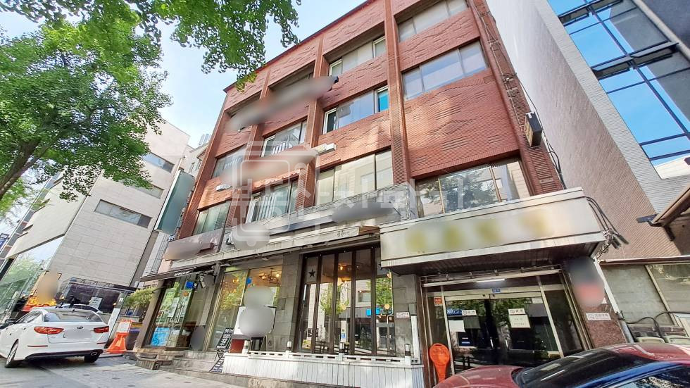 서울 강남구 논현동 무권리, 7호선 강남구청역 5분, 역세권, 3층 임대 월세 매물번호 34151 사진 1