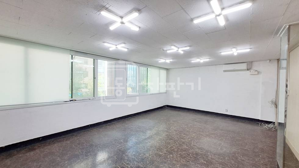 서울 강남구 논현동 무권리, 7호선 강남구청역 5분, 역세권, 3층 임대 월세 매물번호 34154 사진 3