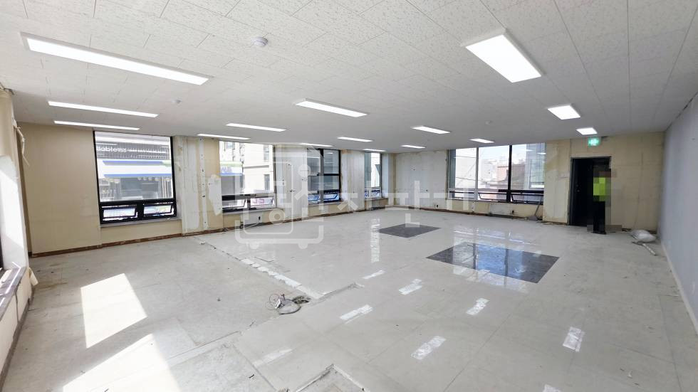 서울 강남구 논현동 무권리, 학동역 7분, 역세권, 대로변 2층 임대 월세 매물번호 34173 사진 2