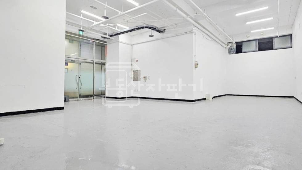 서울 강남구 논현동 228-6 무권리, 언주역 2분, 초역세권, 1층 임대 월세 매물번호 27685 사진 1