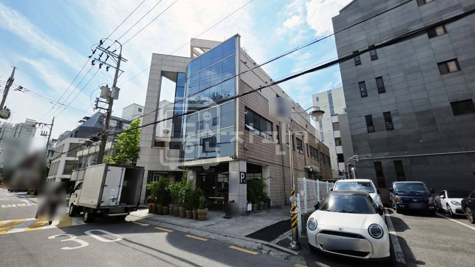 서울 강남구 신사동 압구정로데오역 7분, 역세권 2층 임대 월세 매물번호 34202 사진 1