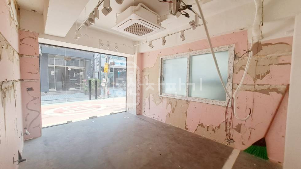 서울 강남구 신사동 무권리, 가로수길 인근, 지상1층 임대 월세 매물번호 30638 사진 4