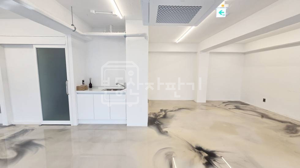 서울 강남구 도곡동 매봉역 도보 2분, 초역세권, 이면도로, 5층 임대 월세 매물번호 31590 사진 5