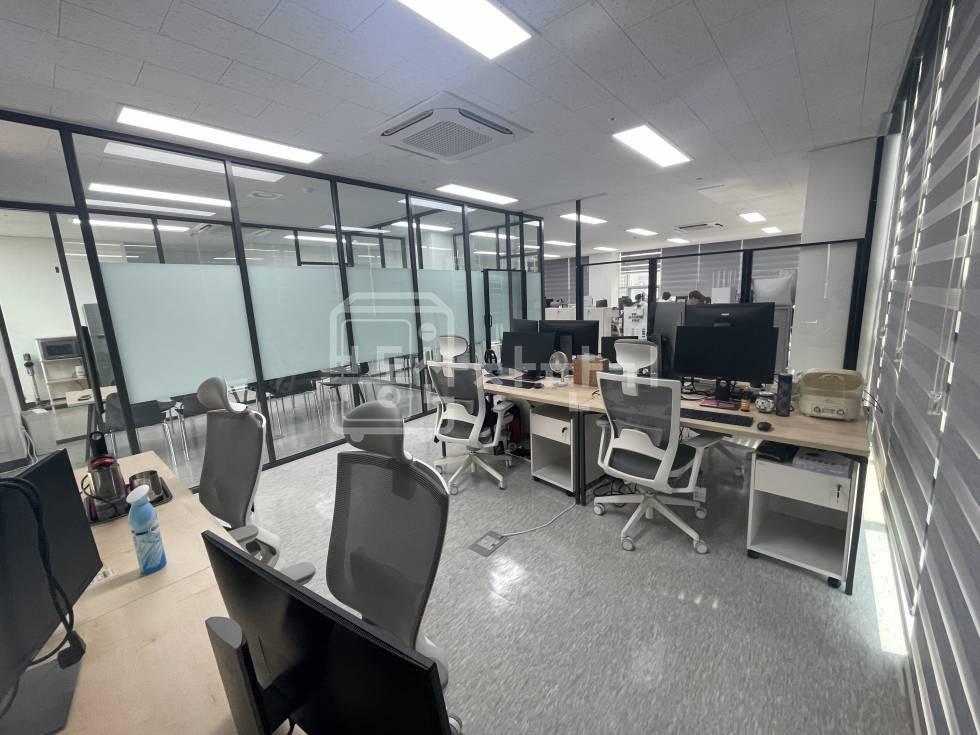 서울 강남구 논현동 무권리 선정릉역 도보 1분 초역세권 대로변, 코너건물 8층 월세 매물번호 26647 사진 1