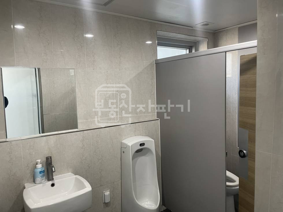 서울 강남구 논현동 무권리 선정릉역 도보 1분 초역세권 대로변, 코너건물 8층 월세 매물번호 26647 사진 6