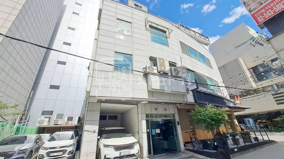 서울 강남구 청담동 무권리, 수인분당선 압구정로데오역 9분, 역세권, 지상5층 임대 월세 매물번호 34285 사진 2
