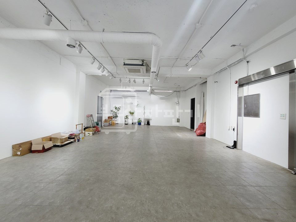 서울 강남구 논현동 무권리, 학동역 6분, 역세권, 지하1층 임대 월세 매물번호 23941 사진 1