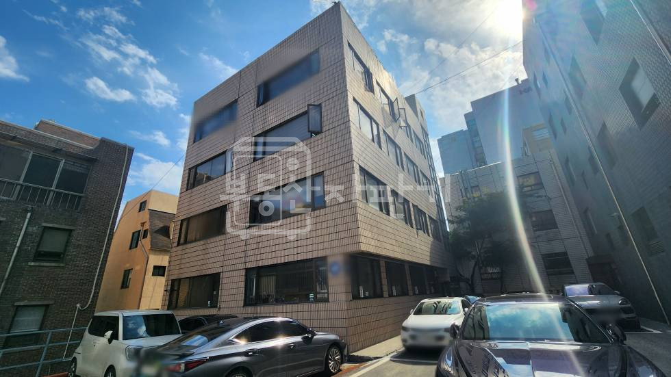 서울 강남구 논현동 7호선 학동역 도보 3분, 초역세권, 코너 건물, 3층 임대 월세 매물번호 34671 사진 1