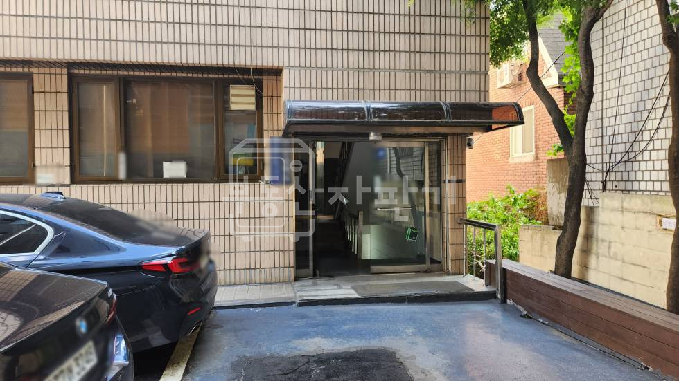 서울 강남구 논현동 7호선 학동역 도보 3분, 초역세권, 코너 건물, 3층 임대 월세 매물번호 34671 사진 2