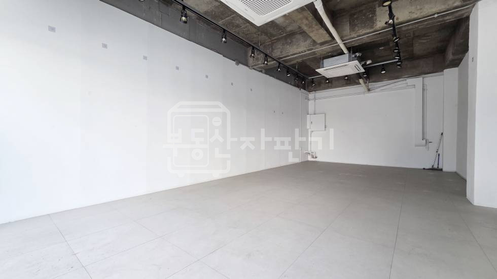 서울 강남구 신사동 무권리, 신사역 도보 8분, 역세권, 가로수길, 1층 임대 월세 매물번호 27184 사진 3