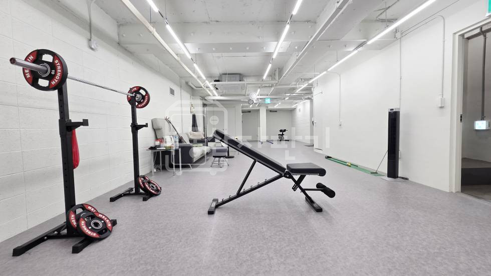 서울 강남구 논현동 무권리,신논현역 도보 2분, 초역세권, 지하1층 임대 월세 매물번호 24904 사진 2