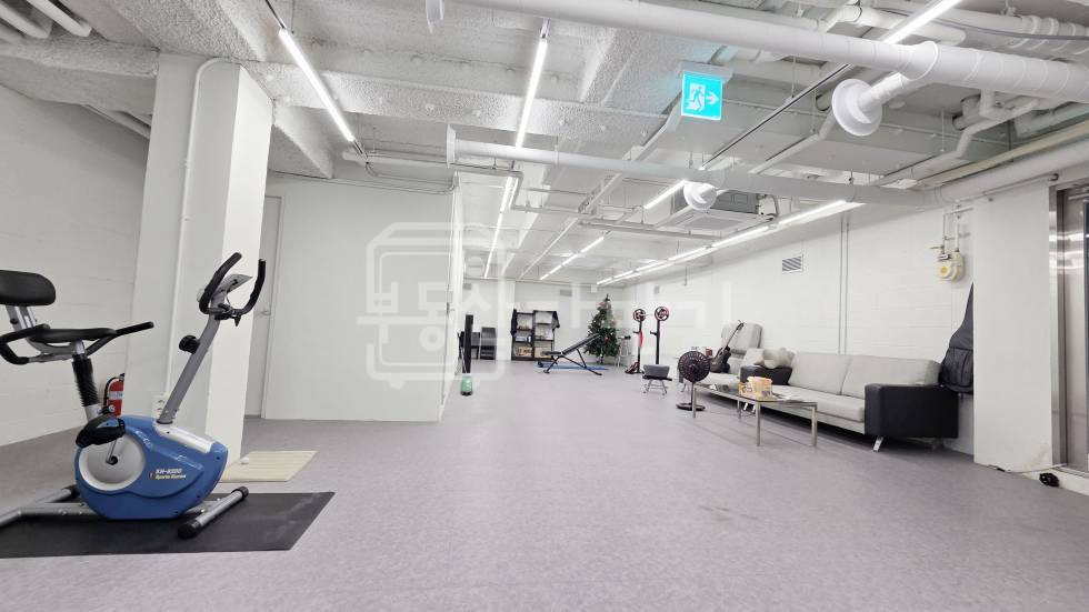 서울 강남구 논현동 무권리,신논현역 도보 2분, 초역세권, 지하1층 임대 월세 매물번호 24904 사진 5