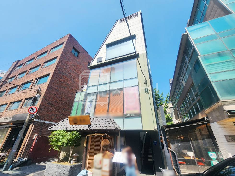 서울 강남구 신사동 무권리, 신사역 6분, 역세권, 3층 임대 월세 매물번호 34822 사진 1