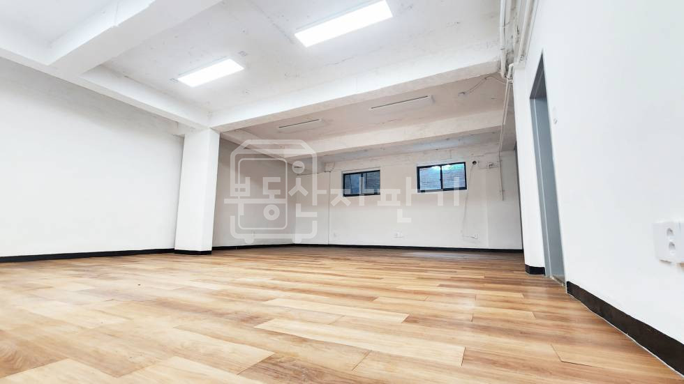 서울 강남구 논현동 무권리, 학동역 5분, 역세권, 층고3m 지하1층 임대 월세 매물번호 32796 사진 2