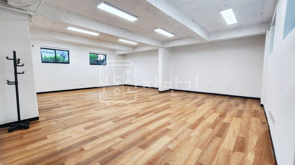 서울 강남구 논현동 무권리, 학동역 5분, 역세권, 층고3m 지하1층 임대 월세 매물번호 32796 사진 5