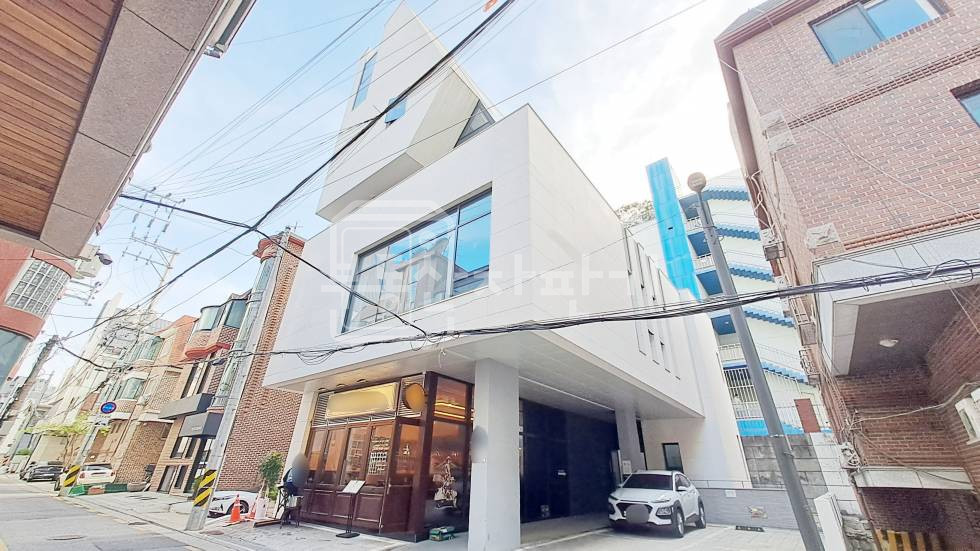 서울 강남구 논현동 무권리, 7호선 강남구청역 4분, 역세권, 5층 임대 월세 매물번호 34149 사진 1