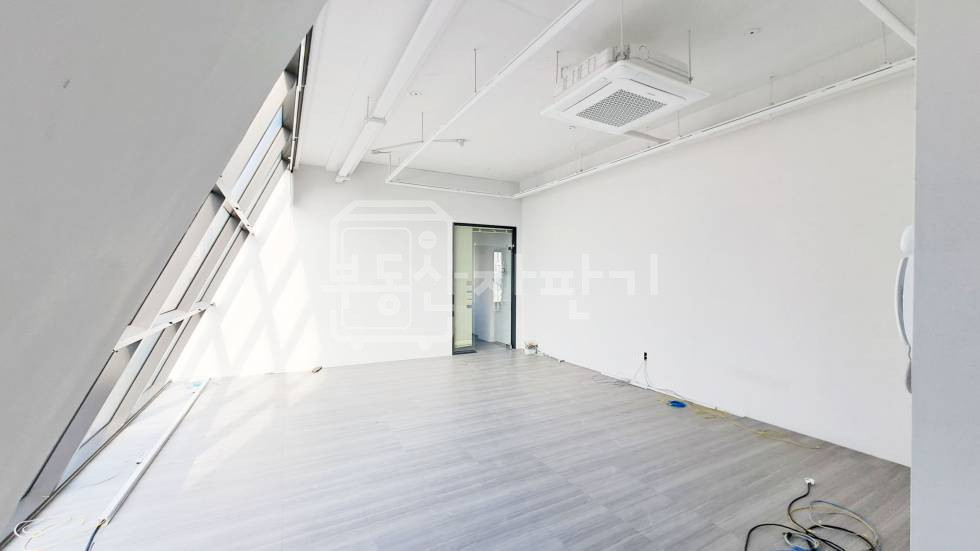 서울 강남구 논현동 무권리, 7호선 강남구청역 4분, 역세권, 5층 임대 월세 매물번호 34149 사진 3