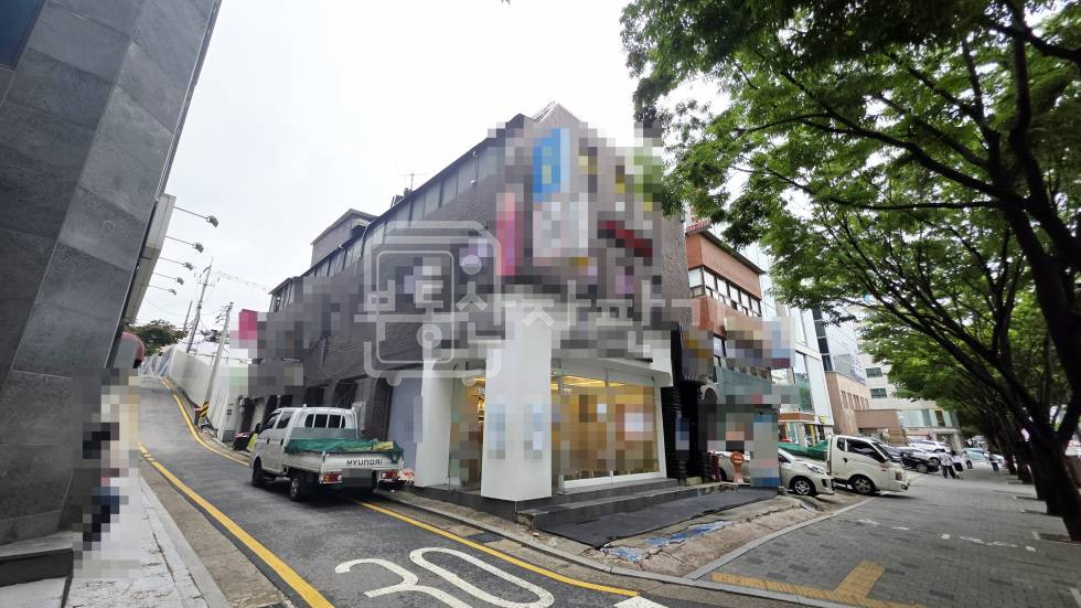 서울 강남구 논현동 무권리, 강남구청역 2분, 초역세권, 지하1층 임대 월세 매물번호 34893 사진 1