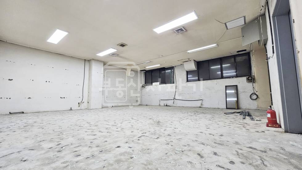 서울 강남구 논현동 학동역 도보 1분, 초역세권, 코너 건물, 1층 임대 월세 매물번호 34875 사진 3