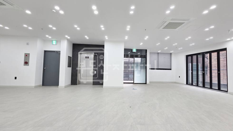 서울 강남구 논현동 무권리, 언주역 도보 5분, 역세권, 코너건물 지하1층 임대 월세 매물번호 34933 사진 4