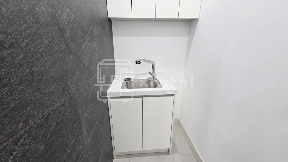 서울 강남구 논현동 무권리, 언주역 도보 5분, 역세권, 코너건물 지하1층 임대 월세 매물번호 34933 사진 9