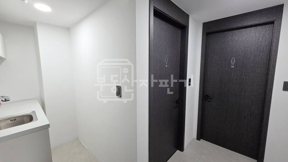 서울 강남구 논현동 무권리, 언주역 도보 5분, 역세권, 코너건물 1층 임대 월세 매물번호 32043 사진 8