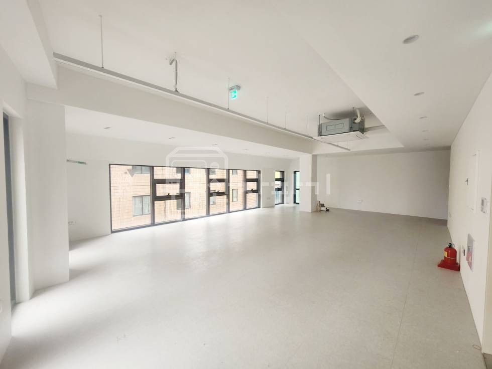 서울 강남구 논현동 무권리, 신사역 2분, 초역세권, 3층 임대 월세 매물번호 34940 사진 2