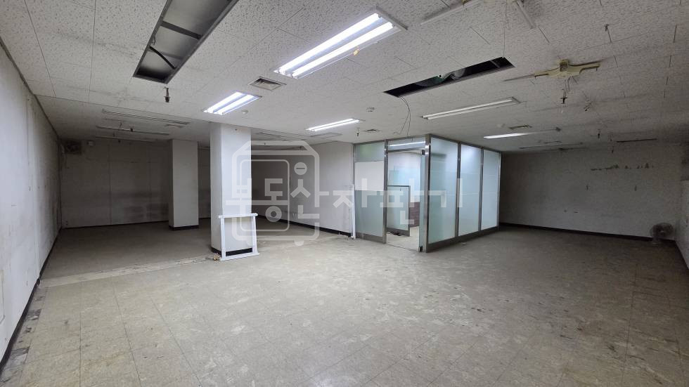 서울 강남구 신사동 무권리, 압구정역 도보 6분 역세권, 지하 1층 임대 월세 매물번호 34930 사진 1