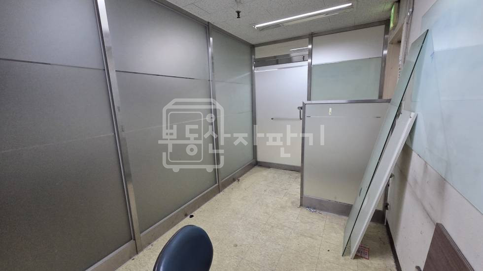 서울 강남구 신사동 무권리, 압구정역 도보 6분 역세권, 지하 1층 임대 월세 매물번호 34930 사진 3
