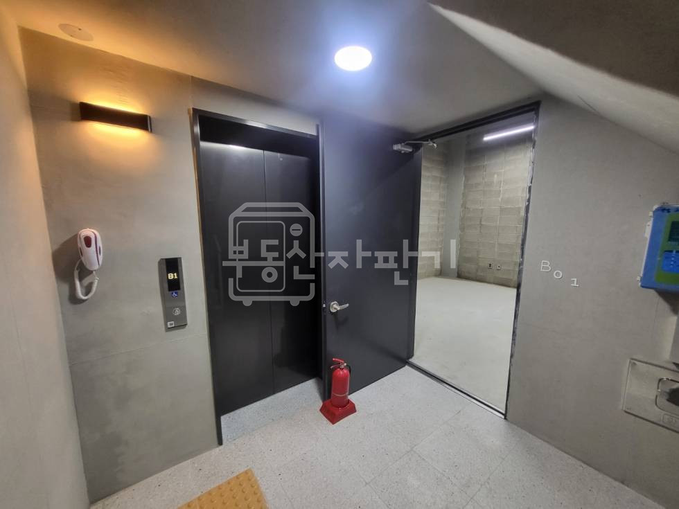 서울 강남구 논현동 무권리, 강남구청역 8분, 역세권, 높은층고(4.7M), 지하1층 임대 월세 매물번호 33715 사진 4