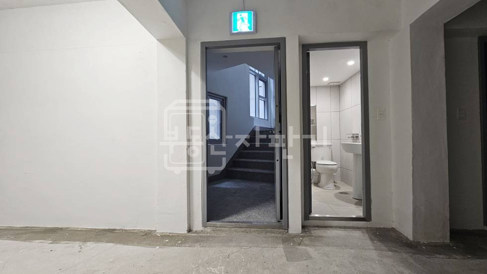 서울 강남구 논현동 무권리, 더블역세권, 리모델링건물 지하1층 임대 월세 매물번호 30861 사진 11