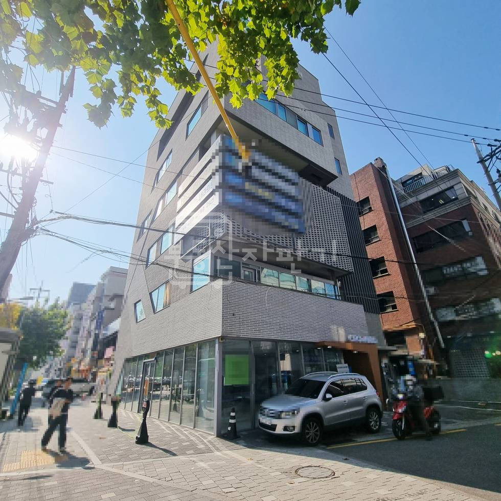 서울 서초구 서초동 무권리 교대역 도보 1분 초역세권 대로변 코너건물 2층 월세 매물번호 34987 사진 1