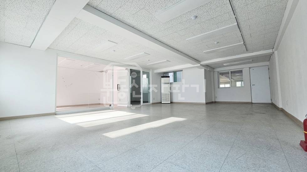 서울 강남구 논현동 9호선 언주역 도보 3분, 초역세권, 코너건물, 2층 임대 월세 매물번호 34951 사진 3