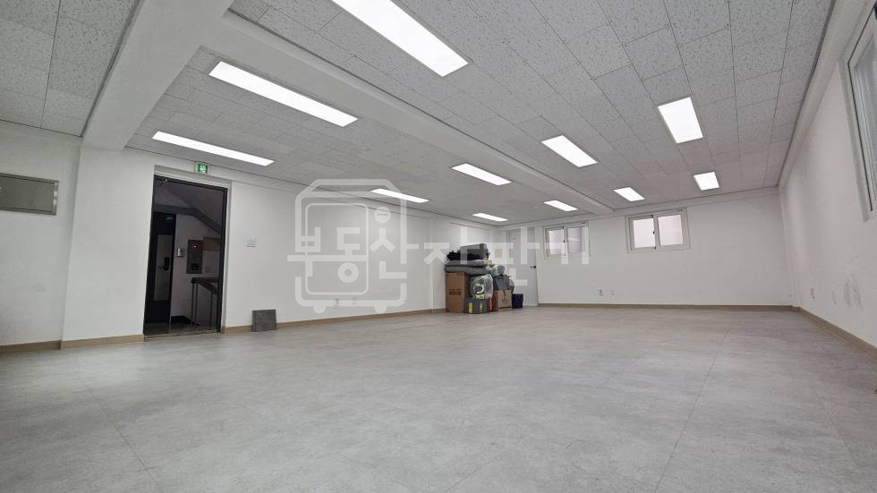 서울 강남구 논현동 9호선 언주역 도보 3분, 초역세권, 코너건물, 2층 임대 월세 매물번호 34949 사진 4