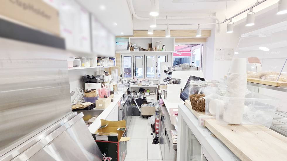 서울 강남구 신사동 압구정역 도보 5분, 역세권, 이면도로, 1층 임대 월세 매물번호 28814 사진 2
