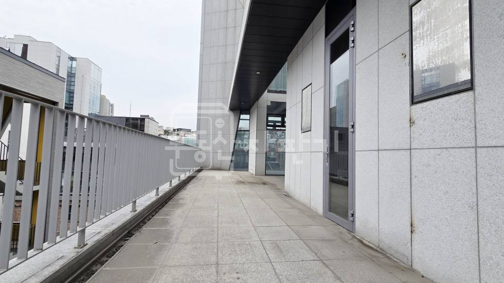 서울 강남구 역삼동 무권리, 신논현역 도보 2분, 초역세권, 코너건물 4층 임대 월세 매물번호 35029 사진 6