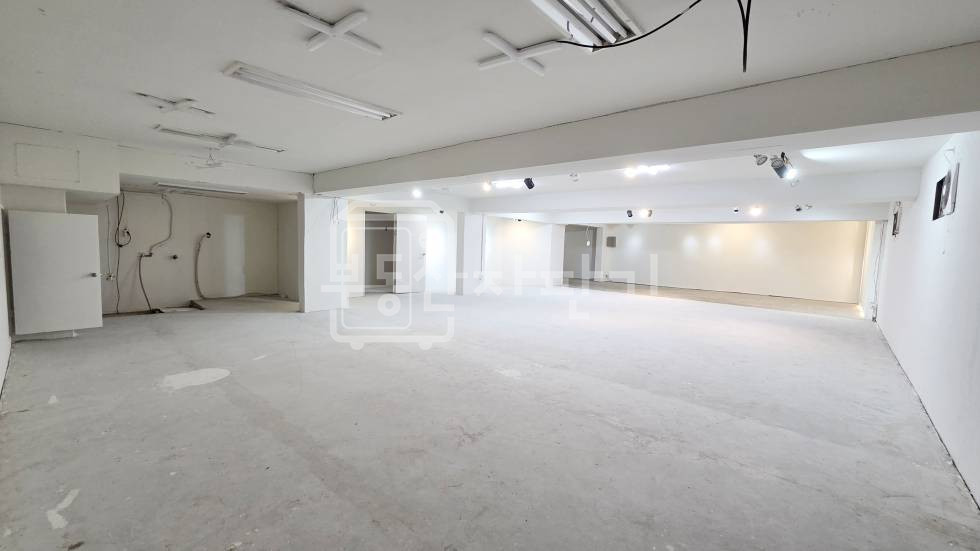 서울 강남구 청담동 무권리 강남구청역 도보 3분 초역세권, 지하 1층 임대 월세 매물번호 34900 사진 2