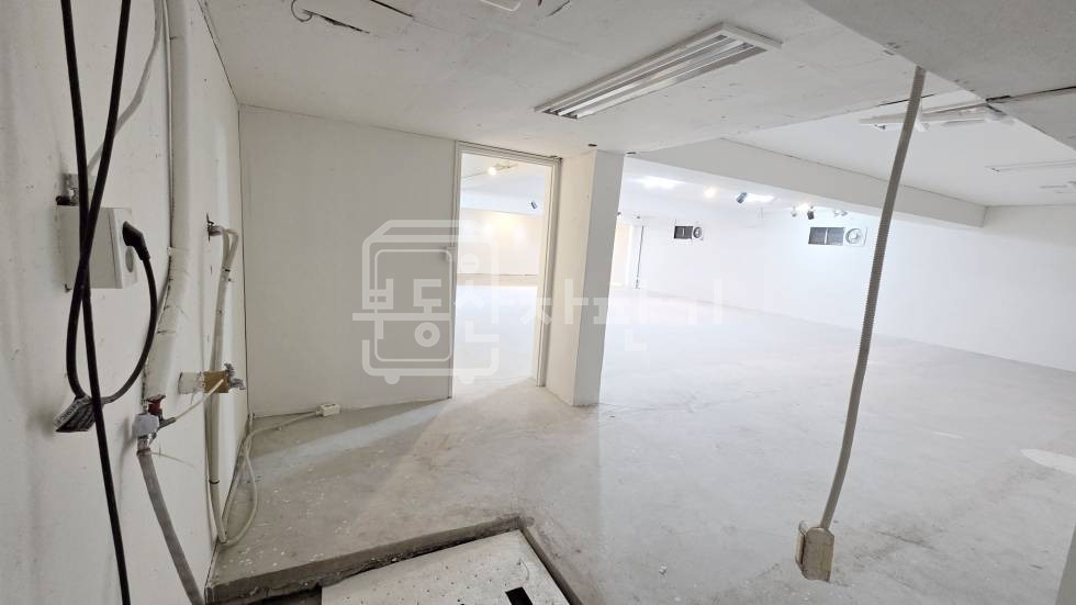 서울 강남구 청담동 무권리 강남구청역 도보 3분 초역세권, 지하 1층 임대 월세 매물번호 34900 사진 4
